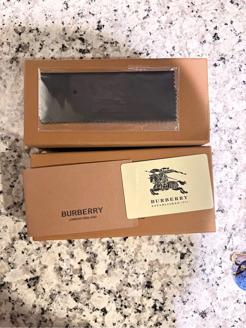 Burberry stylish aviator